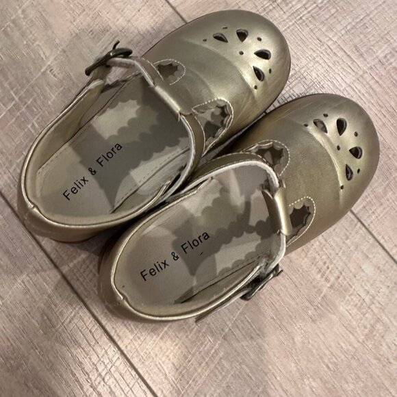 FELIX & FLORA GIRLS GOLD MARY JANE SHOES SIZE 11 - Picture 6 of 8